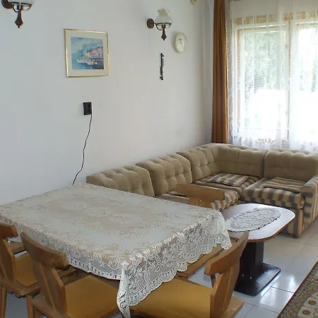 Apartament Marco Nyaralo *